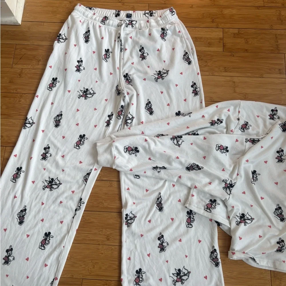 Mickey and Minnie Mouse Valentines PJs - Picture 4 of 4